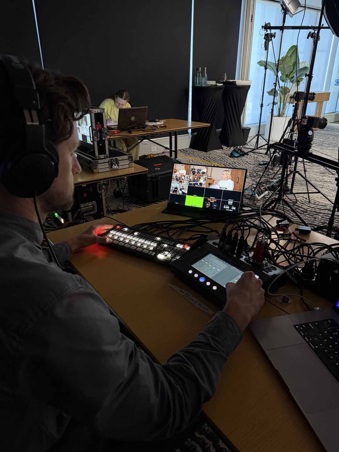 LIVE Panel